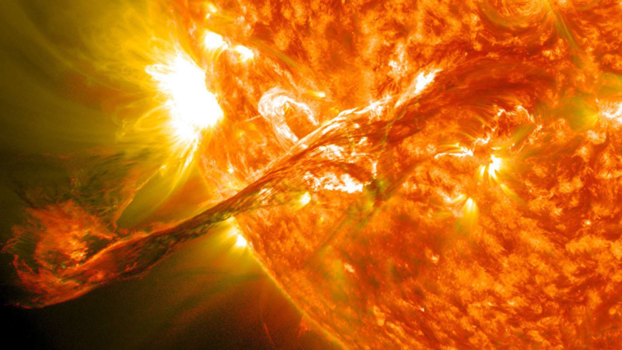 Вспышки на Солнце: Природа, Влияние и Исследования